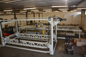 Výroba dopravníků se zvedací plošinou